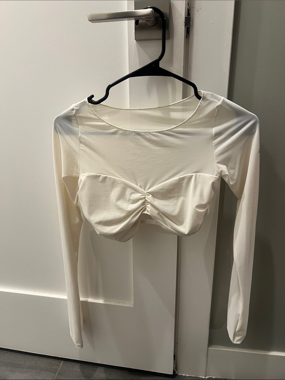 ALO Yoga Cream Long-Sleeve Mesh Ruched Crop Top